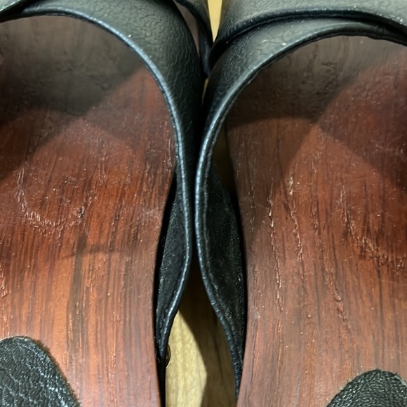 BCBGeneration black leather clog styled sandals. Size 8.5 M - Picture 7 of 7